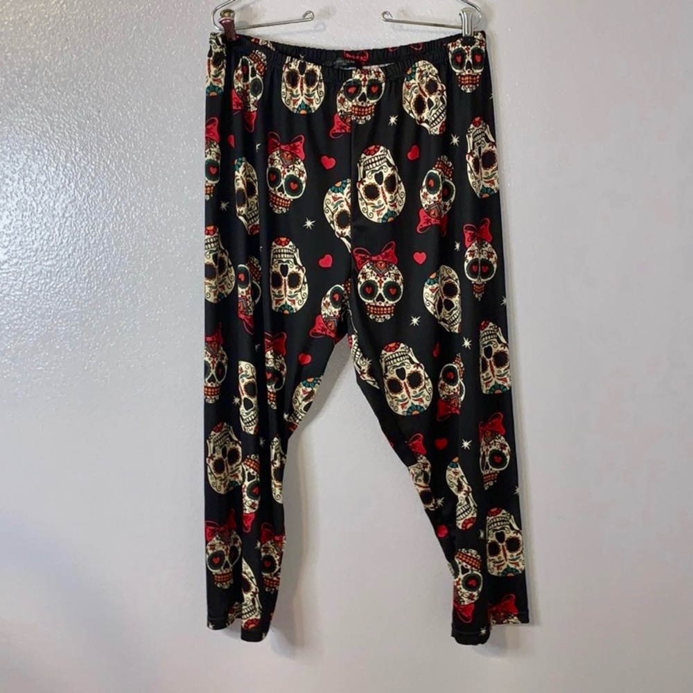 Love U Dear 3XL black skull print lightweight capri pants